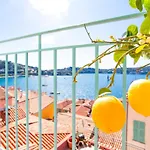 #50 Staywiz Us - Contesso Duplex -1bdr, Sea View Terrace & Ac Apartment *